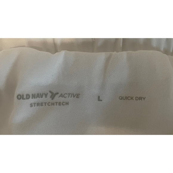 OLD NAVY 3” Inseam Stretchtech Shorts 🤍 - Picture 3 of 5
